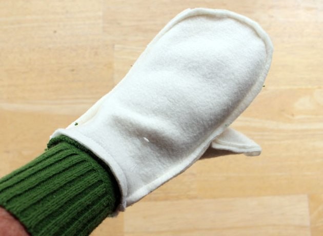 Sweater to Mittens = Smittens DIY