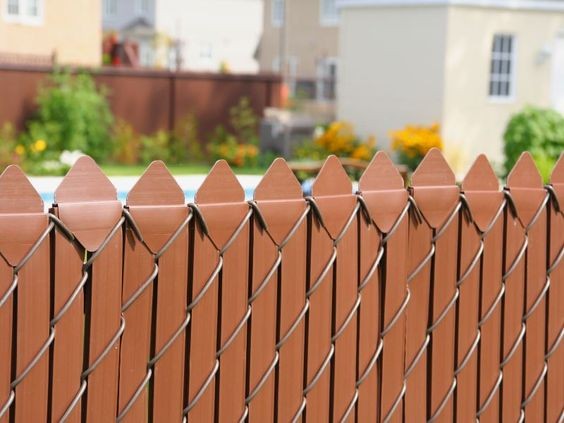 Fence weaving, Fence art, Chain link fence