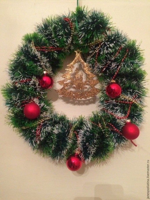 How to Make a Christmas Wreath