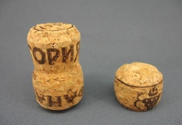 Make your own funny cat of corks, wire and threads