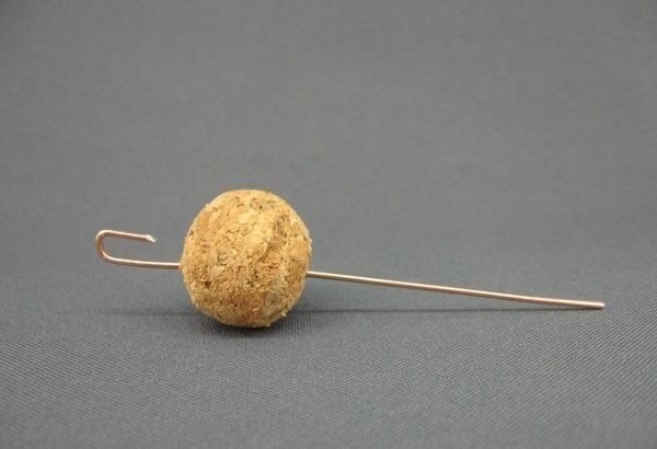 Make your own funny cat of corks, wire and threads Make your own funny cat of corks, wire and threads