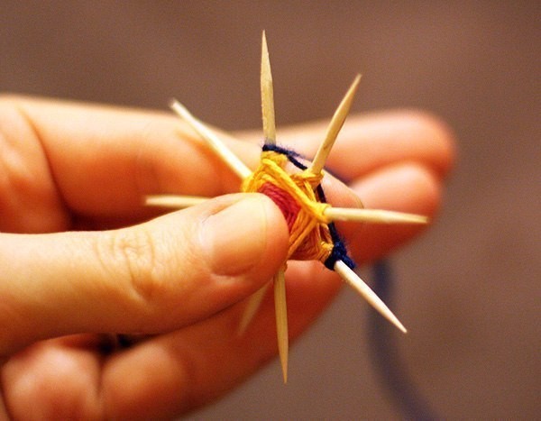 DIY Weave a Mandala Brooch with Toothpicks