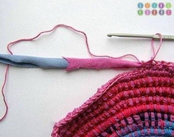 Wonderful DIY Crochet Rug From Old T-shirt
