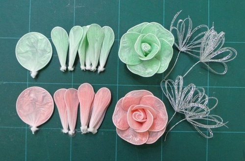 Wonderful DIY Roses from Plastic Bags