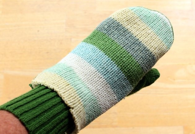Sweater to Mittens = Smittens DIY