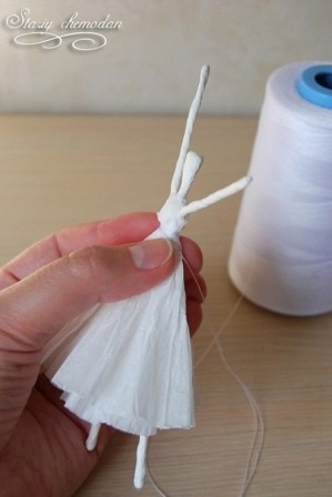 How to Make Dancing Ballerinas from Wire and Napkins