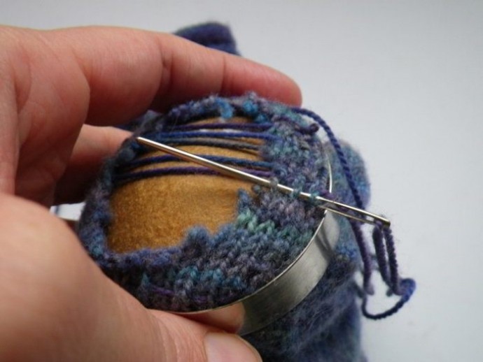 Using a darning mushroom to weave in ends