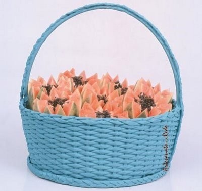How To Weave A Simple Newspaper Basket