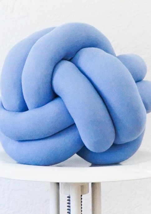 How To Make A DIY Knot Pillow