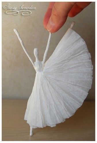 How to Make Dancing Ballerinas from Wire and Napkins