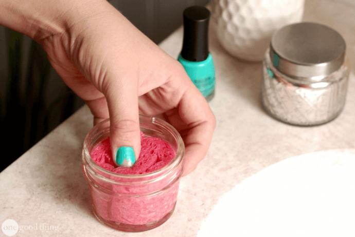 DIY Nail Polish Remover Jar