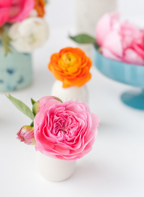 The Art of the Mini Arrangement. How to Quickly Arrange Teeny Tiny Bouquets in Vases The Art of the Mini Arrangement. How to Quickly Arrange Teeny Tiny Bouquets in Vases